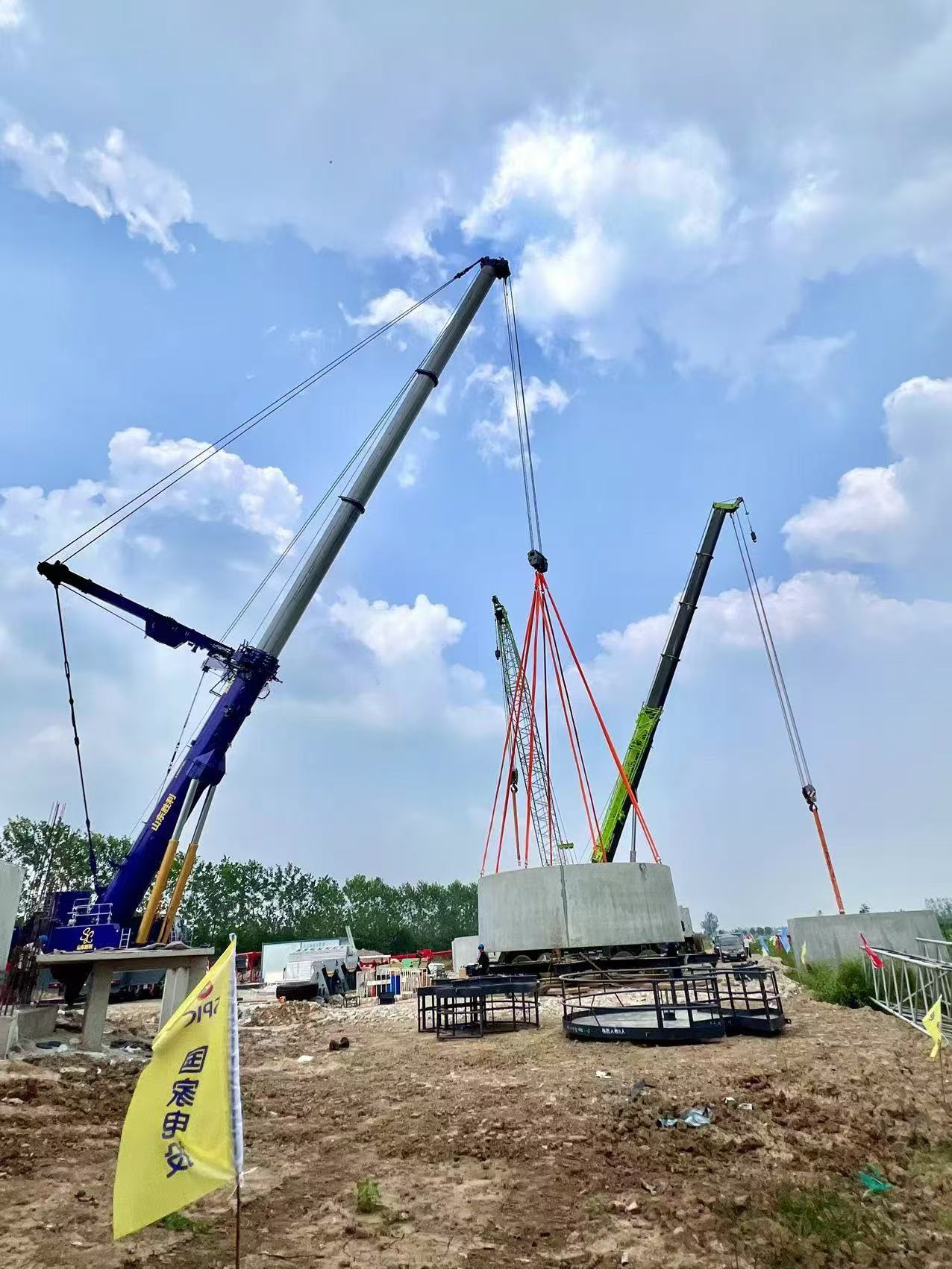 SAC9000C8-8 汽车式起重机施工照片